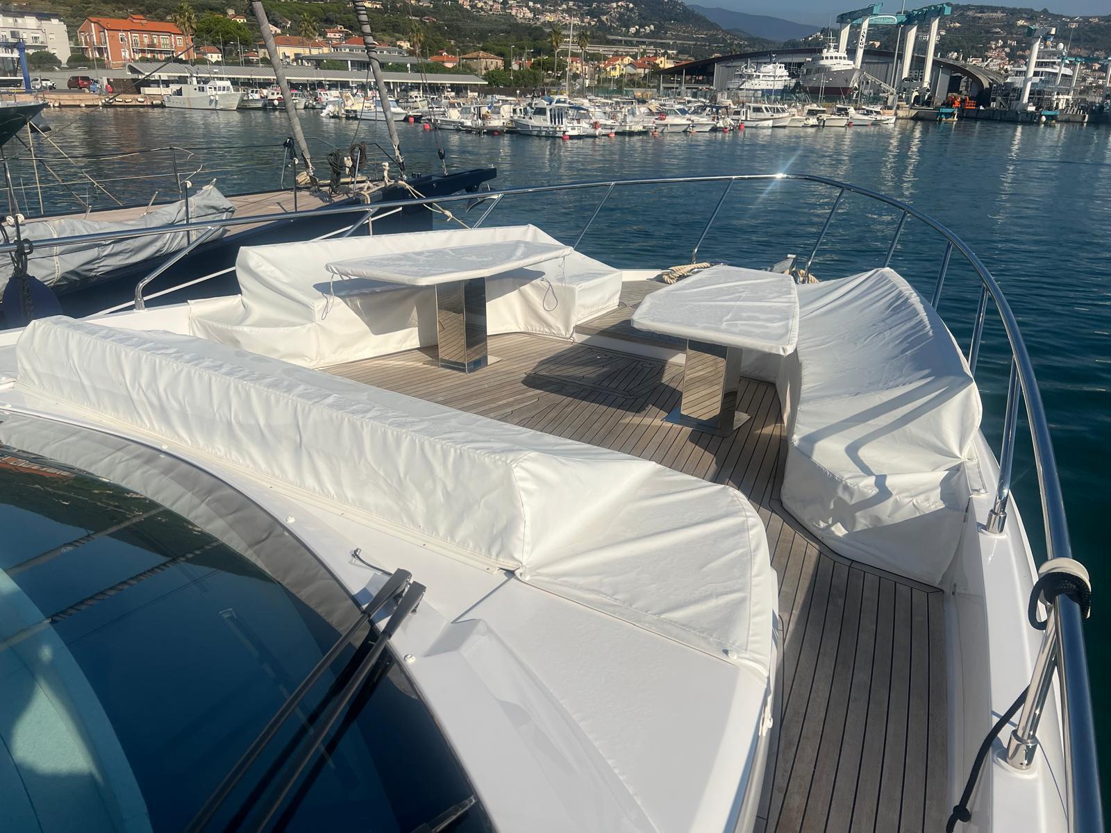 2025 FERRETTI YACHTS 670 